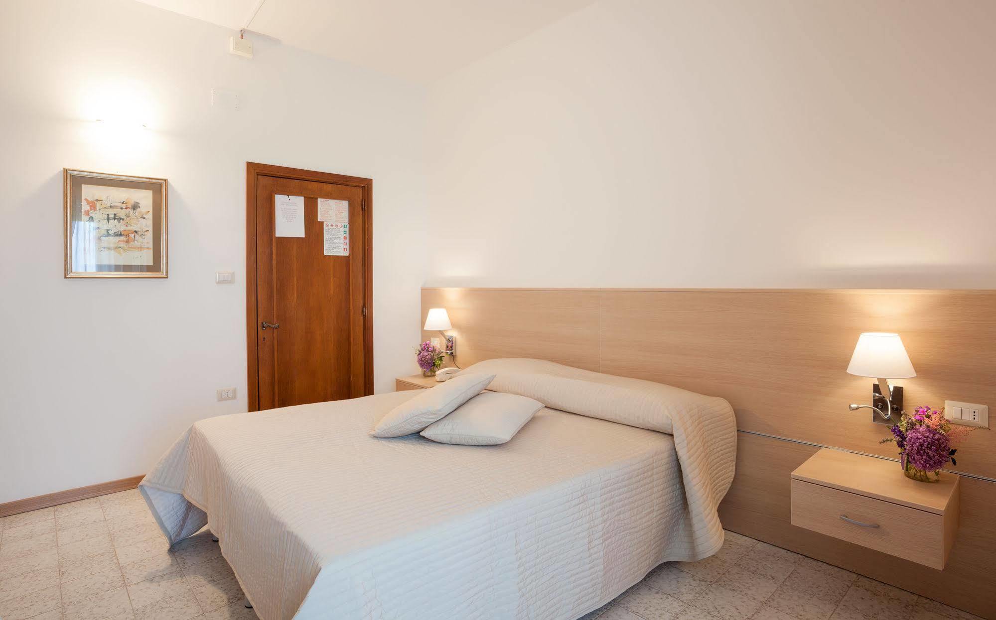 La Cantinella Ostra Bagian luar foto